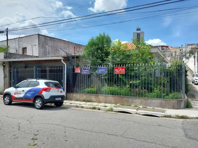 Casa Térrea de Esquina á Venda próximo Av: Gen. Ataliba Leonel.