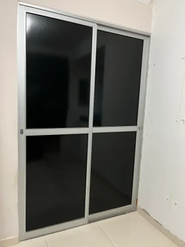Porta de correr duas folhas com fumê 2,30 X 1,50 cm