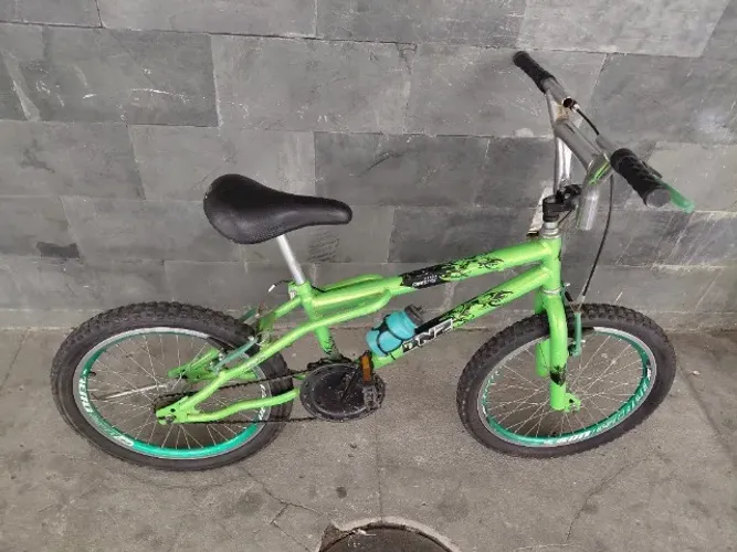 Bicicleta aro 20 semi nova