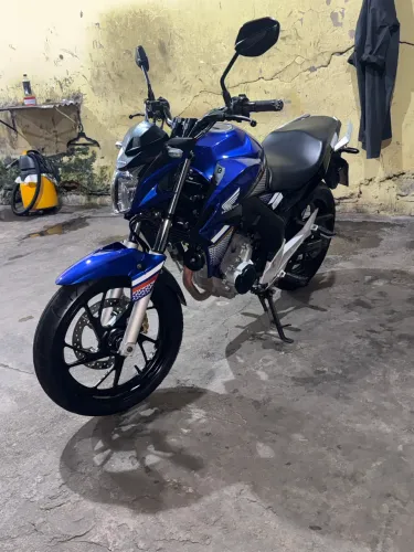Vendo moto CB 250 Twister 2022/2022 com 32.000km rodados