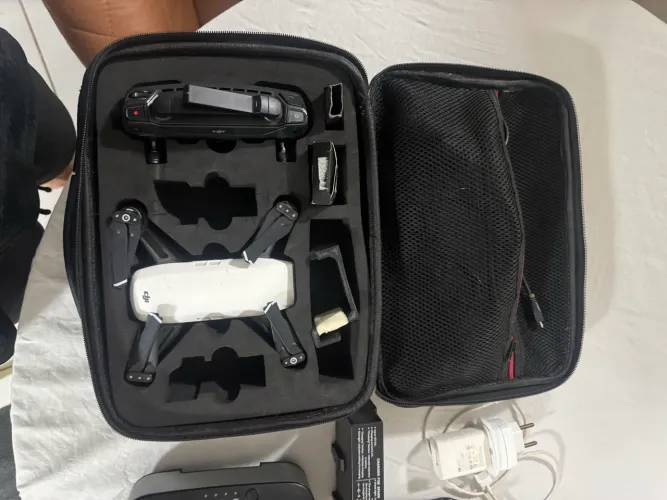 Mini Drone DJI Spark + 3 baterias + Carregador Portátil