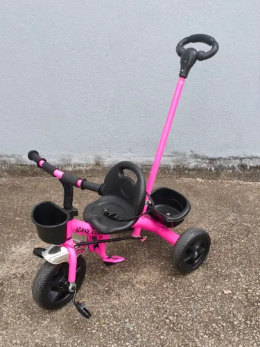 Triciclo com pedal