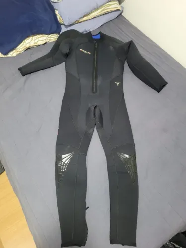 ROUPA DE MERGULHO