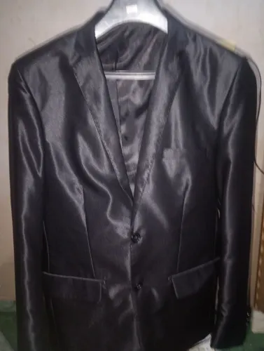 Vendo 3 ternos, 2 completo e um blazer, 150 reais cada terno e 90 reais o blazer