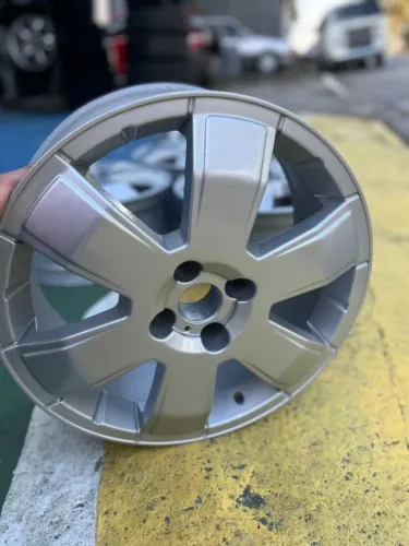 Rodas Aro 17 Montana Chevrolet já acompanha com as tampinhas central