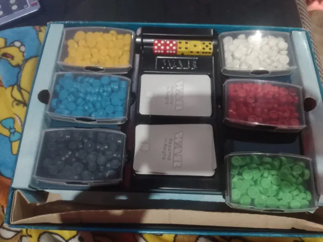 Jogo war tabuleiro semi novo,todas as peças completas pelo valor de 130!