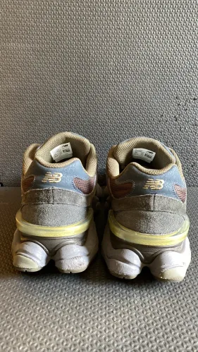 New Balance 9060 preto camurça