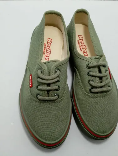 tenis redley verde hortelã com detalhe em faixa vermelha ,novo no tamanho 34.