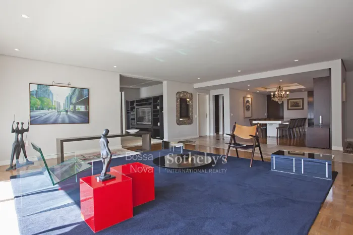 Apartamento modernizado com vista para a Avenida Paulista