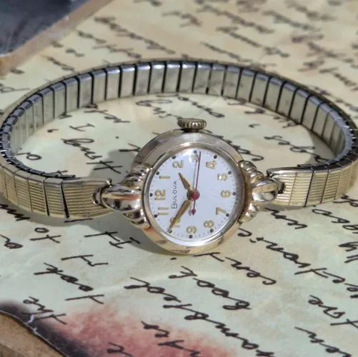 Relogio Bulova m5 swiss dourado vintage anos 60