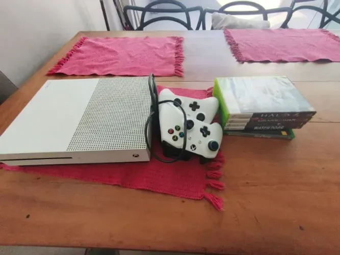 Xbox One S + 2 Controles + 5 Jogos ? Funcionando