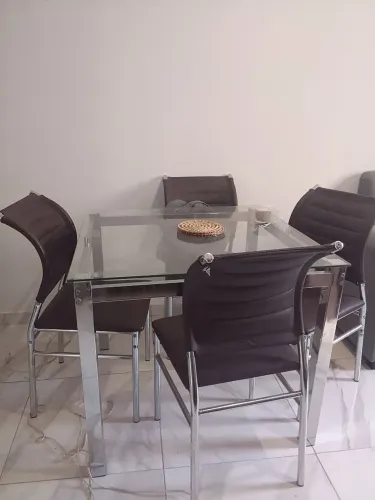 Mesa em cromado com 4 cadeiras