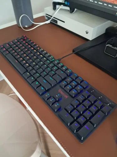 Teclado Mecanico Gamer Redragon APAS RGB Full Size ABNT2 Switch Blue