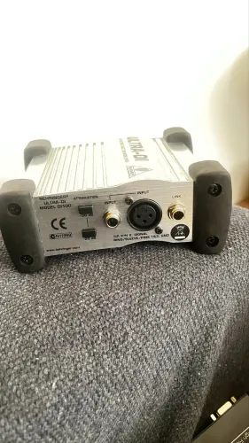 Behringer Ultra-DI DI100, um Direct Box ativo