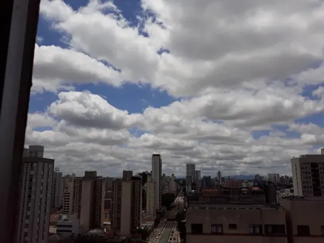 Apartamento mobiliado 1 dormitório centro entre Shoppings Estação e Curitiba