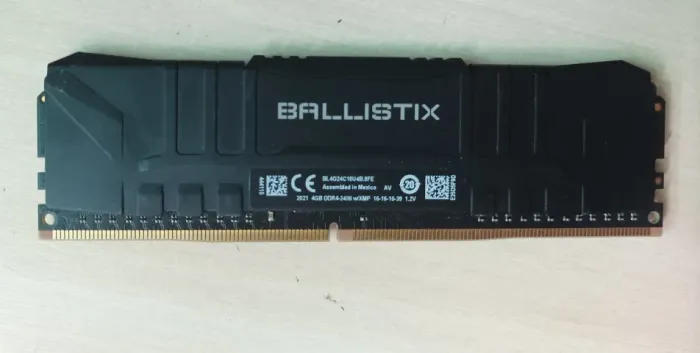 Memoria ddr4 4gb 2400 ballistix crucial