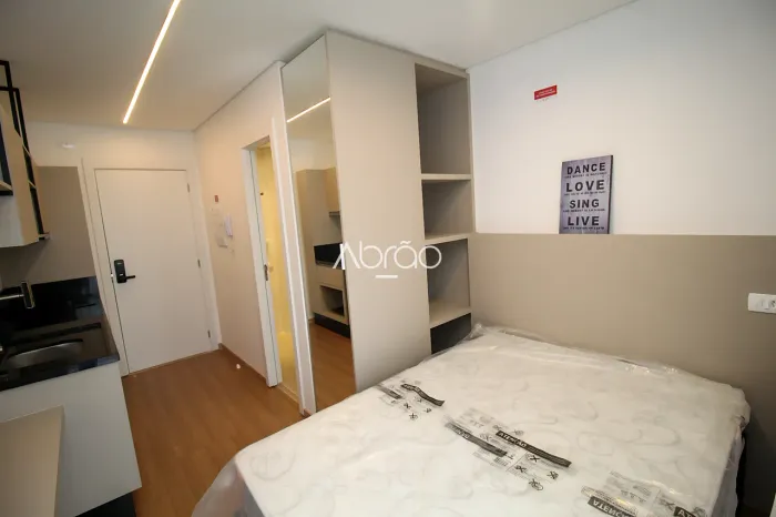 Studio mobiliado de 19,36 m² para alugar no Centro | Morá Curitiba Moderno e Funcional |