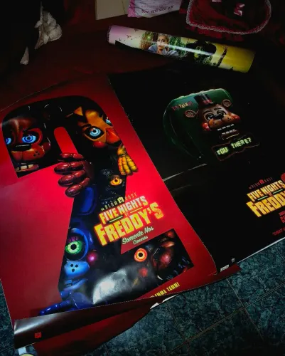 2 Posters Five Nights at Freddy's usados no cinema