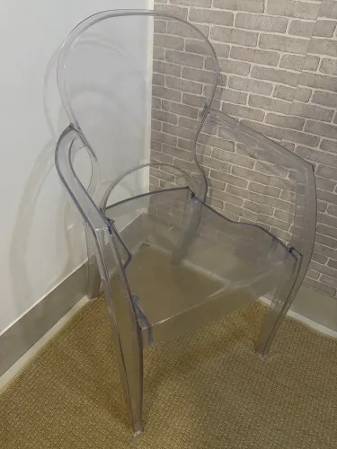 Cadeira de Acrílico