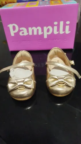 Sapatilha dourada, tam.18, envio por Uber entrega.