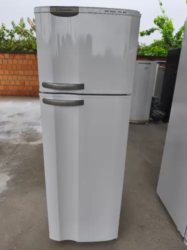 Geladeira Electrolux Cycle Defrost 260 Litros 