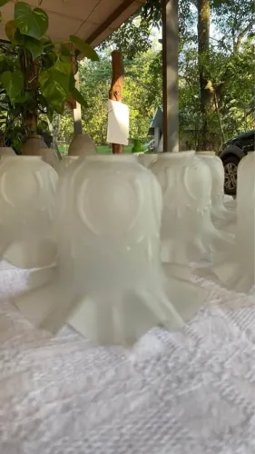Cúpula de vidro fosco para lustre com borda ondulada