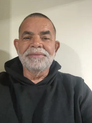 Sou aposentado procurando uma colocação no mercado