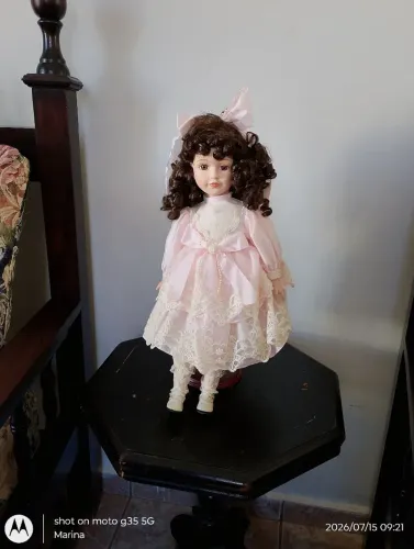 Boneca de porcelana 