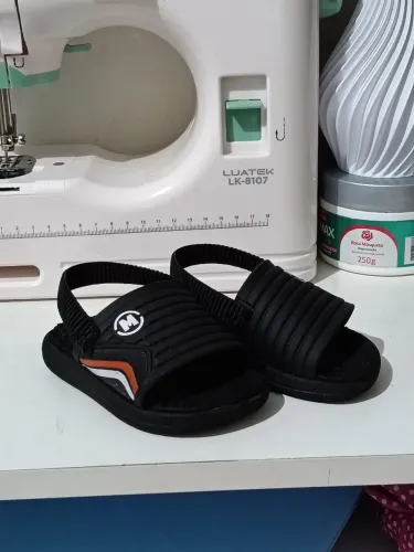 Vendo sandália infantil tamanho 19.20