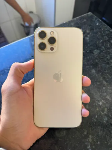 IPhone 12 Pro Max dourado