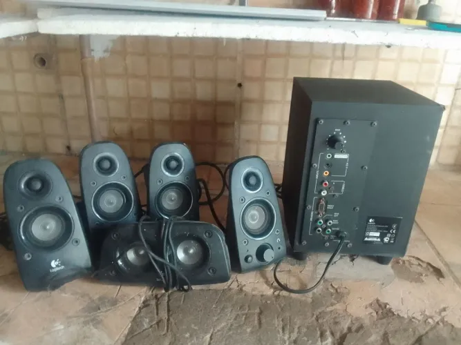 Caixa de som logitech