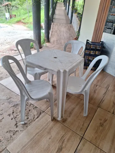 Kit 8 mesas + 24 cadeiras de plástico 