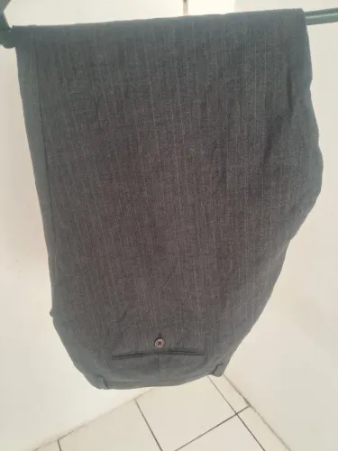 PALETÓ UNGID0 DA VIA VENETO POR 80 REAIS, USADO 2 VEZES, GRATIS A CALÇA E A GRAVATA.
