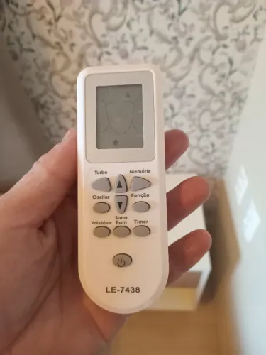 Vendo ar condicionado consul 12000 btus, em perfeitas condições de uso quente e frio.