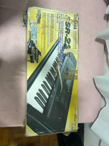 Teclado Yamaha PSR-225 Portatone 61 Teclas + Fonte e Pedal