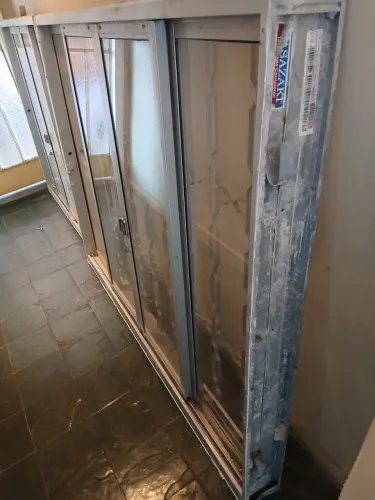 VENDO JANELAS SASAZAKI TIRADA DE MINHA RESIDÊNCIA EM ÓTIMO ESTADO 