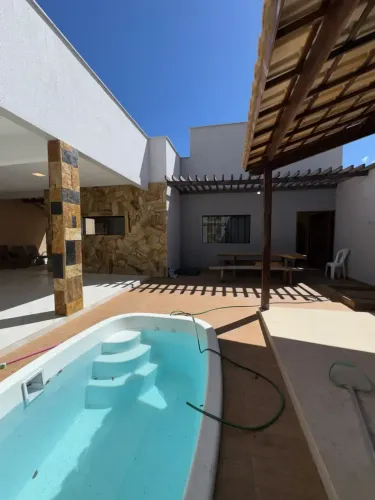 casa disponivel a venda com piscina