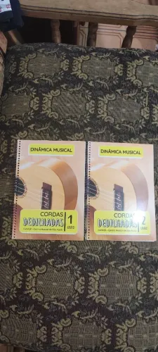 Livros de Música - Cordas Dedilhadas (Volumes 1 e 2) - Novos