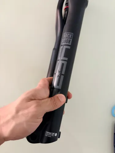 Suspensão rock shox reba