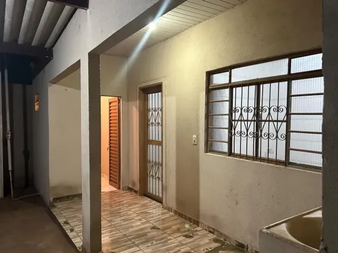 Casa para Alugar - R$ 1.200,00 (IPTU incluso)