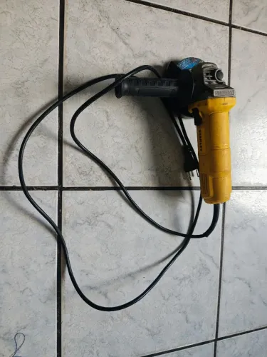 Esmerilhadeira Stanley 110V
