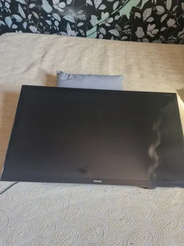 Vendo TV smart Samsung  32 polegadas . Novíssima.  
