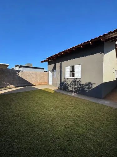 Casa à venda no bairro Vival dos Ipês - Dourados/MS