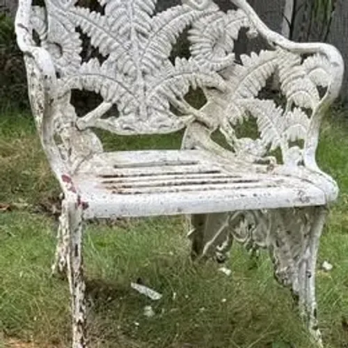 Conjunto de mesa e cadeiras em ferro fundido,