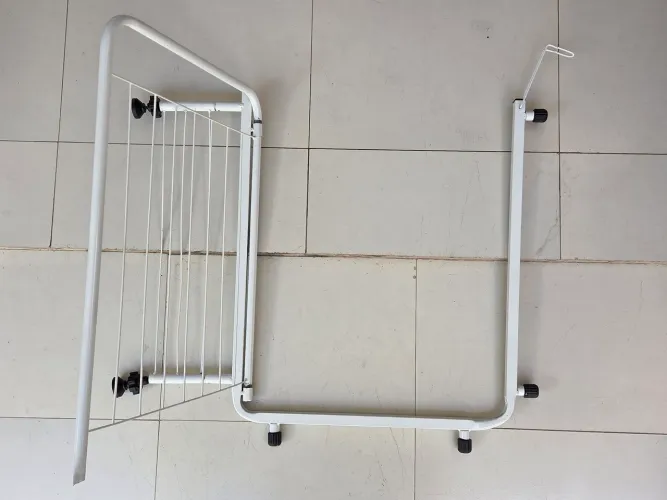 Dois cercado para cães