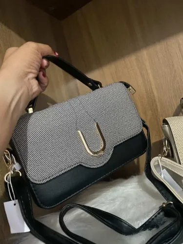 BOLSA EM COURO PU PREMIUM ? DE MAO E COM ALÇA DE OMBRO, ULTIMA UNIDADE ?