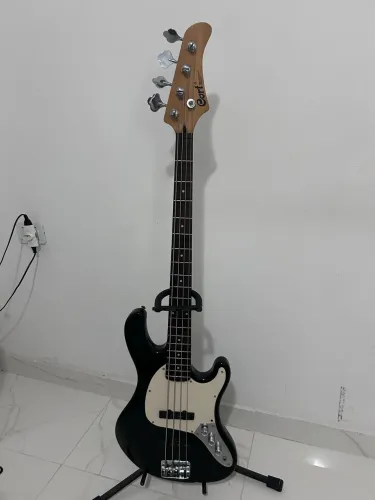 Baixo Cort Jazz Bass 4 Cordas - Preto 