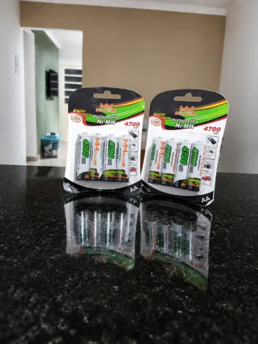 Cartela com 4 Pilhas Recarregáveis AA 4700mAh