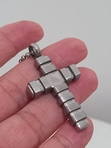 Crucifixo prateado