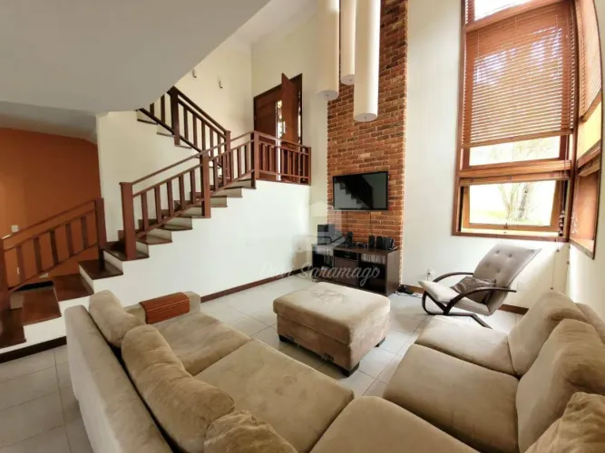 Casa à Venda Condomínio Ubá Floresta
